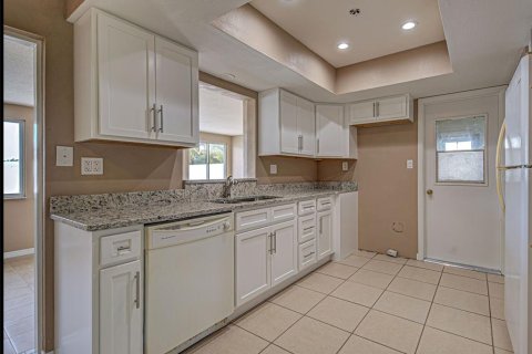House in North Port, Florida 2 bedrooms, 109.25 sq.m. № 1780534 - photo 17