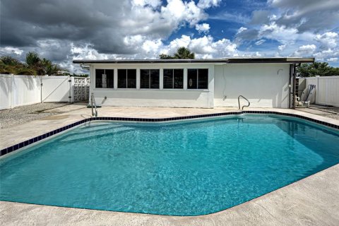 House in North Port, Florida 2 bedrooms, 109.25 sq.m. № 1780534 - photo 8