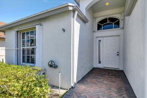 Casa en venta en West Palm Beach, Florida, 2 dormitorios, 188.31 m2 № 1695777 - foto 2