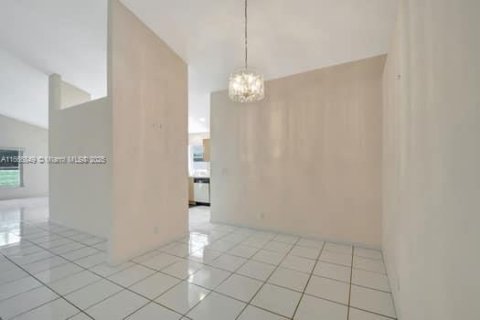 Casa en venta en West Palm Beach, Florida, 2 dormitorios, 188.31 m2 № 1695777 - foto 5