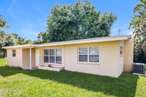 House in Fort Myers, Florida 3 bedrooms, 98.1 sq.m. № 1893749 - photo 3