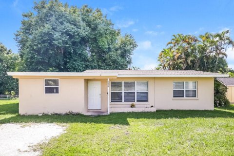 House in Fort Myers, Florida 3 bedrooms, 98.1 sq.m. № 1893749 - photo 1