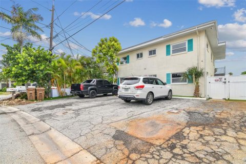 Commercial property in Madeira Beach, Florida 4 bedrooms, 240.62 sq.m. № 889454 - photo 2