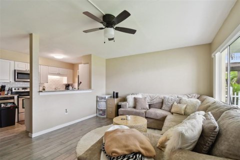Commercial property in Madeira Beach, Florida 4 bedrooms, 240.62 sq.m. № 889454 - photo 29