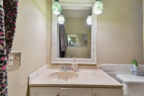 Commercial property in Madeira Beach, Florida 4 bedrooms, 240.62 sq.m. № 889454 - photo 23