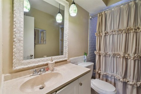 Commercial property in Madeira Beach, Florida 4 bedrooms, 240.62 sq.m. № 889454 - photo 24