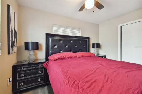 Commercial property in Madeira Beach, Florida 4 bedrooms, 240.62 sq.m. № 889454 - photo 18