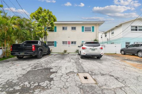 Commercial property in Madeira Beach, Florida 4 bedrooms, 240.62 sq.m. № 889454 - photo 3