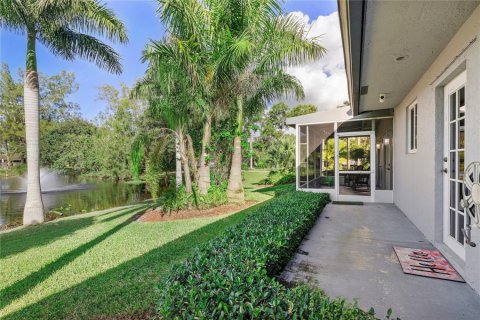 House in Davie, Florida 4 bedrooms, 451.88 sq.m. № 952317 - photo 1