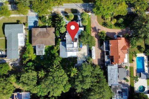 Casa en venta en North Miami, Florida, 5 dormitorios, 263.66 m2 № 1968921 - foto 4