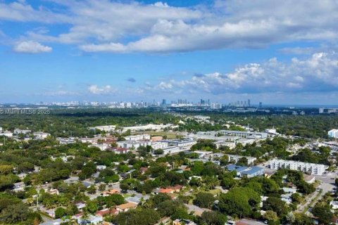 Casa en venta en North Miami, Florida, 5 dormitorios, 263.66 m2 № 1968921 - foto 7