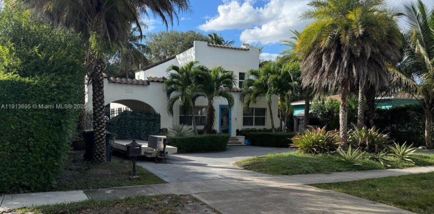 Casa en North Miami, Florida 5 dormitorios, 263.66 m2 № 1968921