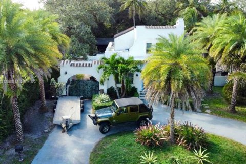 Casa en venta en North Miami, Florida, 5 dormitorios, 263.66 m2 № 1968921 - foto 3