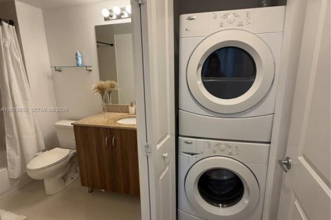 Купить кондоминиум в Майами, Флорида 1 спальня, 61.59м2, № 2091169 - фото 3