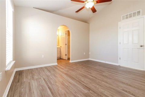 House in Land O' Lakes, Florida 3 bedrooms, 120.03 sq.m. № 1904452 - photo 10