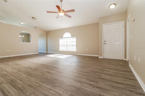 House in Land O' Lakes, Florida 3 bedrooms, 120.03 sq.m. № 1904452 - photo 4