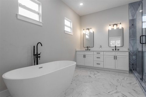 Casa en venta en Saint Petersburg, Florida, 6 dormitorios, 331.29 m2 № 2211937 - foto 9