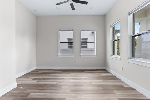 Casa en venta en Saint Petersburg, Florida, 6 dormitorios, 331.29 m2 № 2211937 - foto 18