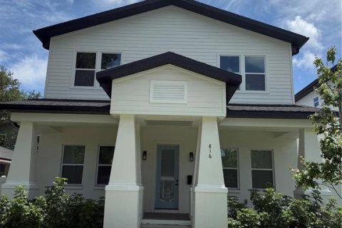 House in Saint Petersburg, Florida 6 bedrooms, 331.29 sq.m. № 2211937
