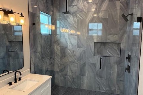 Casa en venta en Saint Petersburg, Florida, 6 dormitorios, 331.29 m2 № 2211937 - foto 3