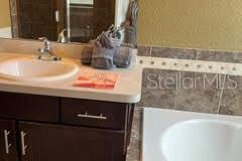 House in Winter Haven, Florida 4 bedrooms, 153.66 sq.m. № 2231937 - photo 14