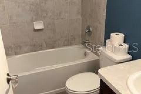 House in Winter Haven, Florida 4 bedrooms, 153.66 sq.m. № 2231937 - photo 18