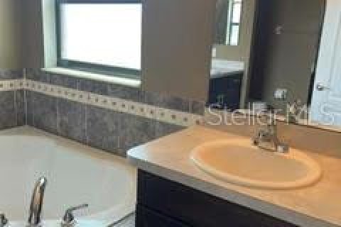House in Winter Haven, Florida 4 bedrooms, 153.66 sq.m. № 2231937 - photo 15