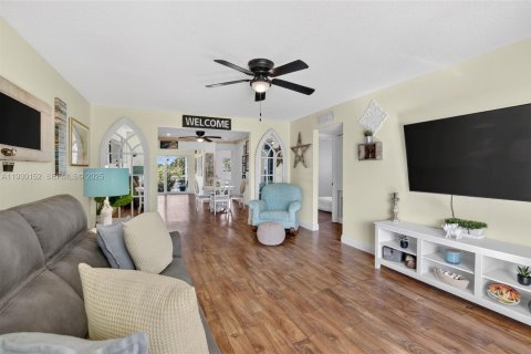 Casa en venta en Fort Lauderdale, Florida, 3 dormitorios, 162.3 m2 № 1990959 - foto 4
