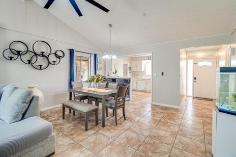 Condo in Apopka, Florida, 2 bedrooms  № 1843107 - photo 11