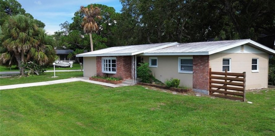 House in Safety Harbor, Florida 3 bedrooms, 147.53 sq.m. № 1831630