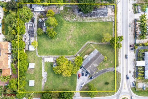 Casa en venta en Miami, Florida, 3 dormitorios, 307.51 m2 № 1749938 - foto 10