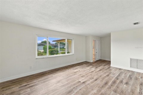 Villa ou maison à vendre à Largo, Floride: 3 chambres, 153.29 m2 № 2403268 - photo 10