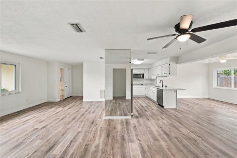 Villa ou maison à vendre à Largo, Floride: 3 chambres, 153.29 m2 № 2403268 - photo 11