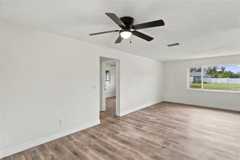 Villa ou maison à vendre à Largo, Floride: 3 chambres, 153.29 m2 № 2403268 - photo 13