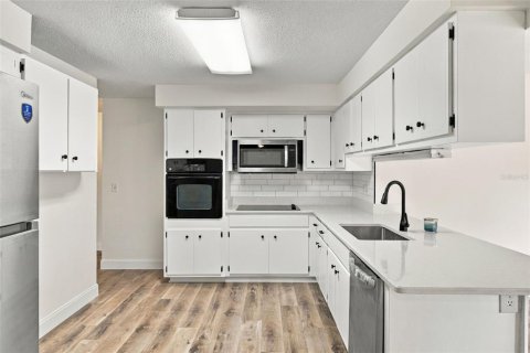 Villa ou maison à vendre à Largo, Floride: 3 chambres, 153.29 m2 № 2403268 - photo 3
