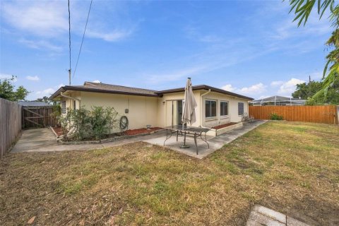 Villa ou maison à vendre à Largo, Floride: 3 chambres, 153.29 m2 № 2403268 - photo 5