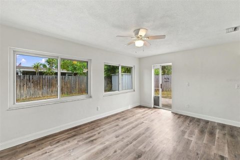 Villa ou maison à vendre à Largo, Floride: 3 chambres, 153.29 m2 № 2403268 - photo 19