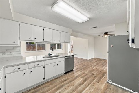Villa ou maison à vendre à Largo, Floride: 3 chambres, 153.29 m2 № 2403268 - photo 15