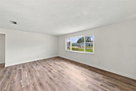 Villa ou maison à vendre à Largo, Floride: 3 chambres, 153.29 m2 № 2403268 - photo 9