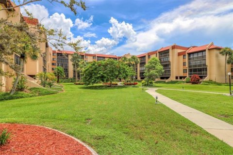 Condominio en alquiler en Port Charlotte, Florida, 2 dormitorios, 72.74 m2 № 228177 - foto 1