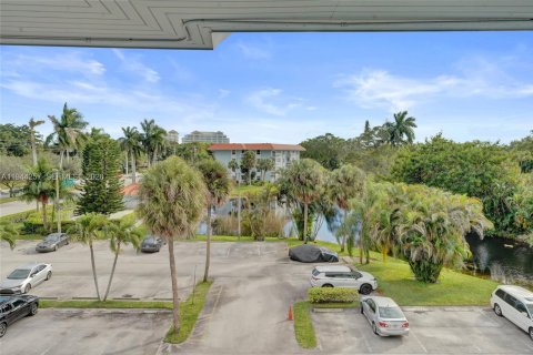 Condo in Plantation, Florida, 2 bedrooms  № 2000729 - photo 26