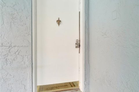 Condo in Plantation, Florida, 2 bedrooms  № 2000729 - photo 7