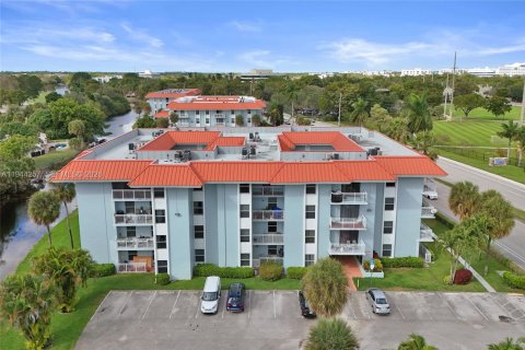 Condo in Plantation, Florida, 2 bedrooms  № 2000729 - photo 2