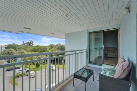 Condo in Plantation, Florida, 2 bedrooms  № 2000729 - photo 24