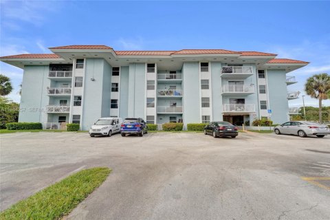 Condo in Plantation, Florida, 2 bedrooms  № 2000729 - photo 3