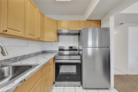 Condo in Plantation, Florida, 2 bedrooms  № 2000729 - photo 14