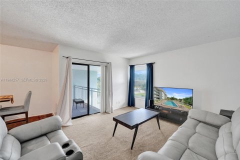 Condo in Plantation, Florida, 2 bedrooms  № 2000729 - photo 11
