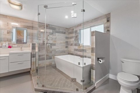 House in Wilton Manors, Florida 3 bedrooms, 143.16 sq.m. № 1931404 - photo 10