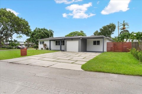 House in Wilton Manors, Florida 3 bedrooms, 143.16 sq.m. № 1931404 - photo 22