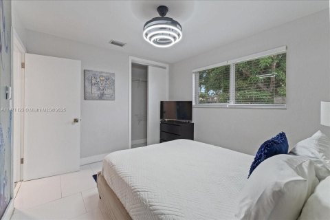 House in Wilton Manors, Florida 3 bedrooms, 143.16 sq.m. № 1931404 - photo 13